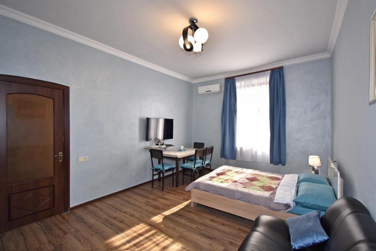 Apartment near Sasundci Davit Metro Station Erevan Esterno foto